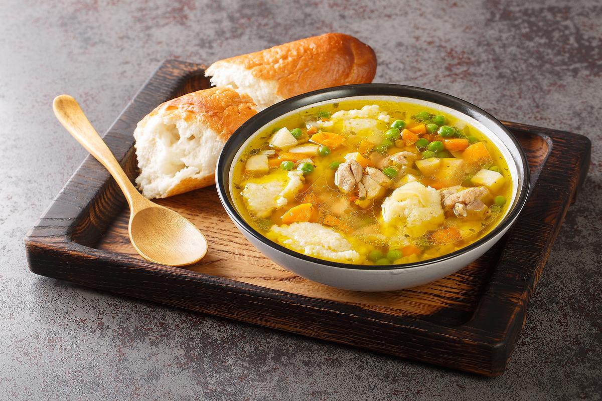Grandma's Easy Chicken & Dumpling Soup Recipe (Ajngemahtec) | Soups | 30Seconds Food